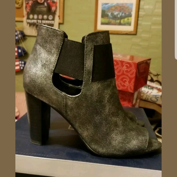 Shoes - Picture 6 of 8